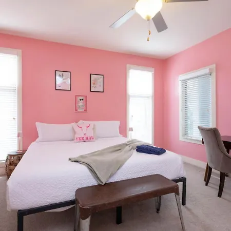 Apartment Lipstick & Boots - Luxury 3-level With Private Garage Near Music Row *