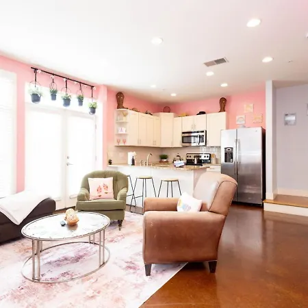 Lipstick & Boots - Luxury 3-level With Private Garage Near Music Row Apartment Nashville
