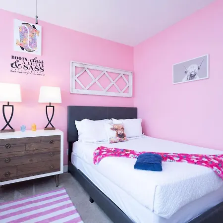 Apartment Lipstick & Boots - Luxury 3-level With Private Garage Near Music Row *