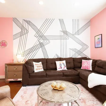 Lipstick & Boots - Luxury 3-level With Private Garage Near Music Row Nashville