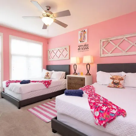Lipstick & Boots - Luxury 3-level With Private Garage Near Music Row