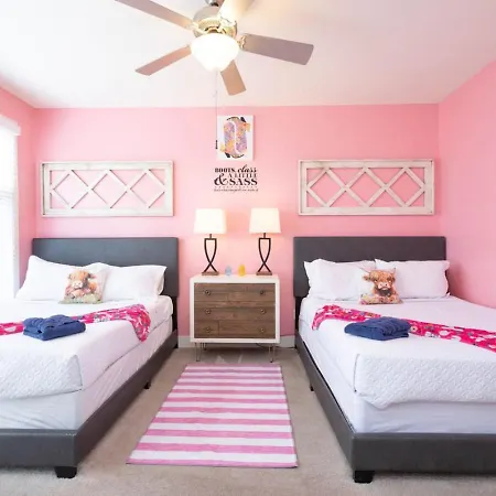 Lipstick & Boots - Luxury 3-level With Private Garage Near Music Row Apartment