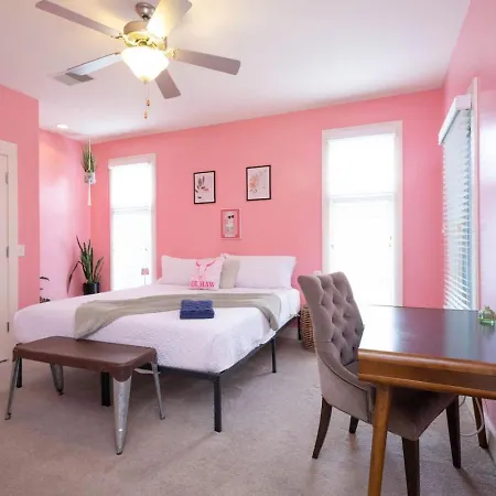 Lipstick & Boots - Luxury 3-level With Private Garage Near Music Row