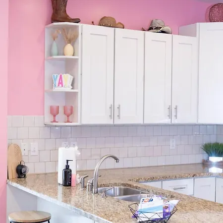 Lipstick & Boots - Luxury 3-level With Private Garage Near Music Row * Nashville
