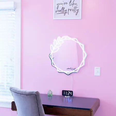 Lipstick & Boots - Luxury 3-level With Private Garage Near Music Row Apartment Nashville