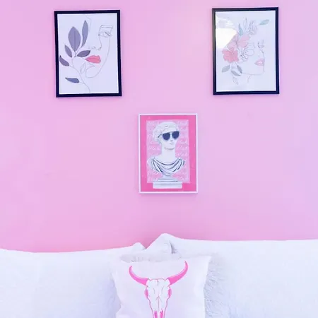 Lipstick & Boots - Luxury 3-level With Private Garage Near Music Row