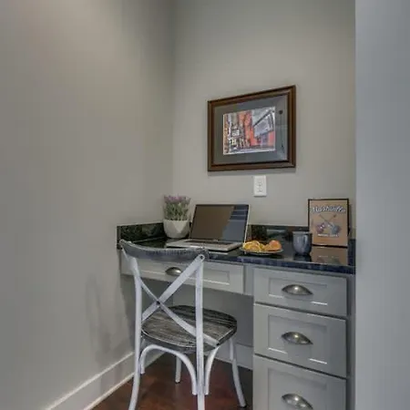 Holiday home Spacious 4 King Belmont 2 Living Walk To Belmont & Vanderbilt Large Dining Table Smart Tvs Parking 24 Hr Hospitality Near Music Row & The Gulch 2 Miles To Broadway