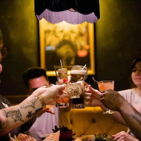 Perfect Cma Fest Hq, Rooftop 10 Mins To Downtown, Garage, Ping Pong, Karaoke, Axe Throwing, Shuffleboard, 10 Mins To Broadway, 5 Mins To Five Points, Perfect For Bachelors Or Bachelorettes, 24 Hr Hospitality *