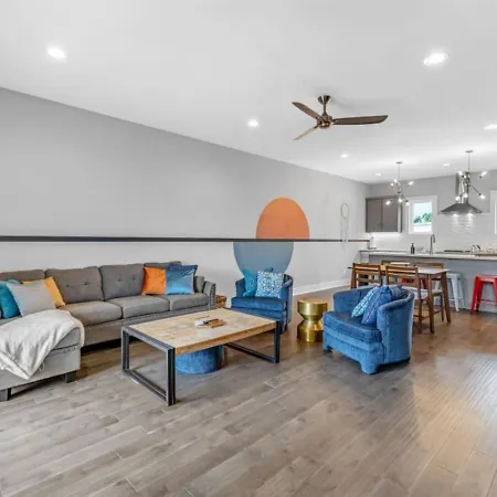 Apartment Rhythm & View - Large 4-bedroom Townhome With Private Garage & Dual Balconies Nashville