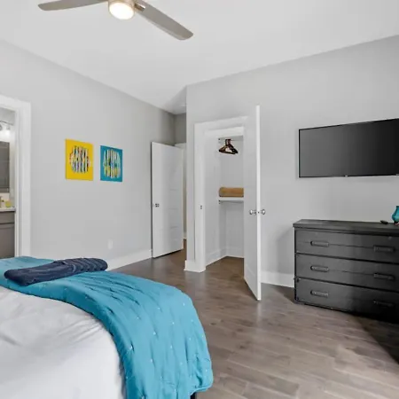 Apartment Rhythm & View - Large 4-bedroom Townhome With Private Garage & Dual Balconies