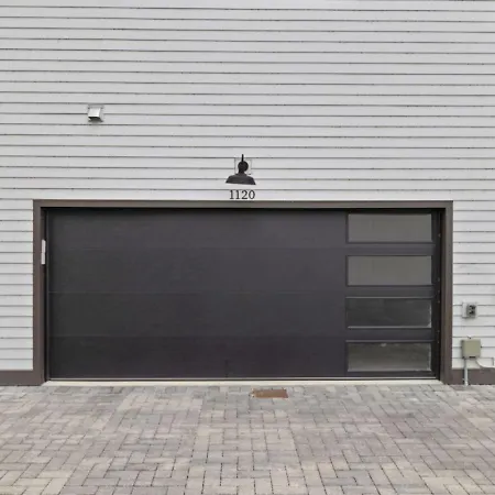 Apartment Rhythm & View - Large 4-bedroom Townhome With Private Garage & Dual Balconies *