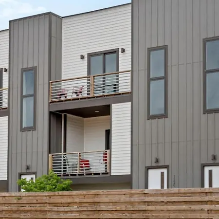 Apartment Rhythm & View - Large 4-bedroom Townhome With Private Garage & Dual Balconies *