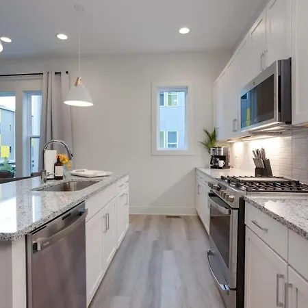 New East Oasis 13beds Roofdeck Free Parking *