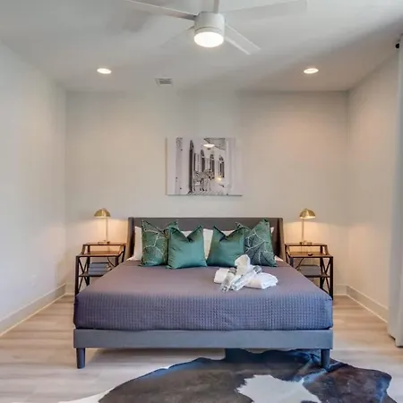 New East Oasis 13beds Roofdeck Free Parking Holiday home