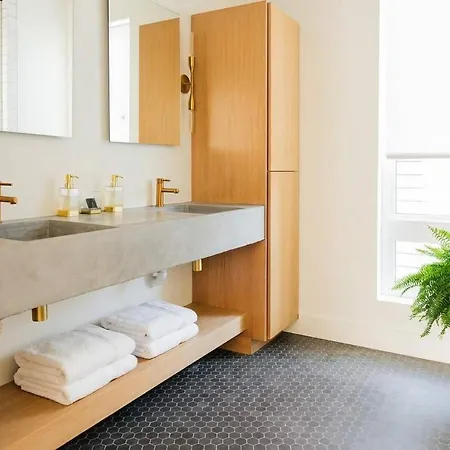 Nash Chic Near Dt Rooftop Luxe Comfort Holiday home