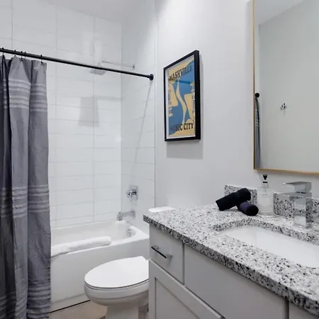 New East Oasis 13beds Roofdeck Free Parking * Nashville