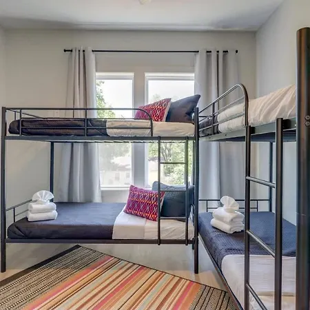 New East Oasis 13beds Roofdeck Free Parking Holiday home Nashville
