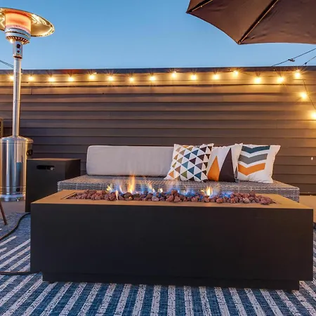 Holiday home Nash Chic Near Dt Rooftop Luxe Comfort