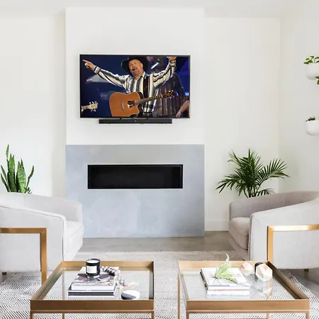 Holiday home Nash Chic Near Dt Rooftop Luxe Comfort