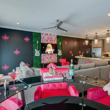 Close To The Gulch - Book Today * Nashville