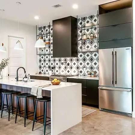 Close To The Gulch - Book Today *