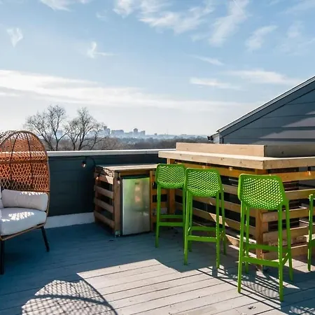 East Nash Double - 26 Beds Fast * Nashville