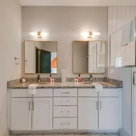 East Nash Double - 26 Beds Fast Holiday home Nashville