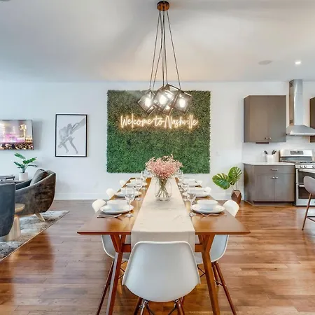 Downtown Luxury - 10 Beds & Free Parking Holiday home Nashville