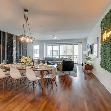 Downtown Luxury - 10 Beds & Free Parking Holiday home *