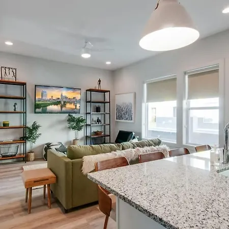 East Nash Lux - 13 Beds & Views Holiday home Nashville