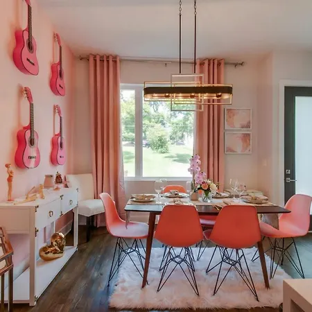 King & Queen 2 Homes - 24 Beds Views Holiday home Nashville