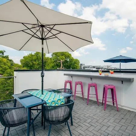 King & Queen 2 Homes - 24 Beds Views Holiday home Nashville