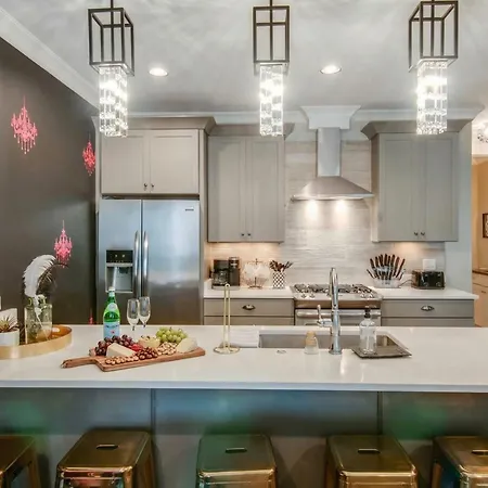 Close To The Gulch - Book Today Nashville