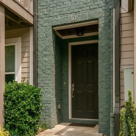 Close To The Gulch - Book Today *