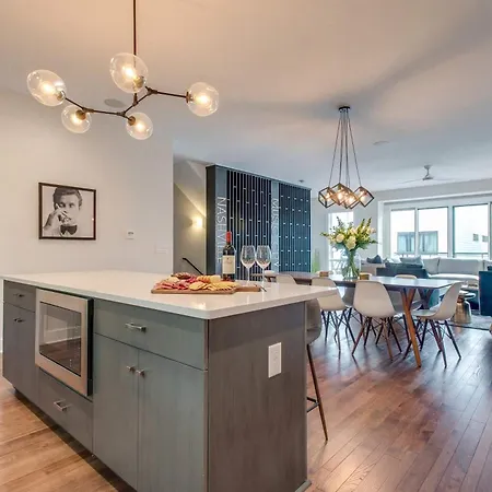Downtown Luxury - 10 Beds & Free Parking Holiday home