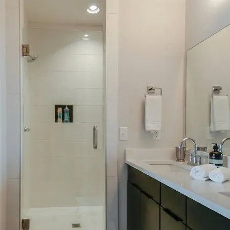 King & Queen 2 Homes - 24 Beds Views Holiday home Nashville