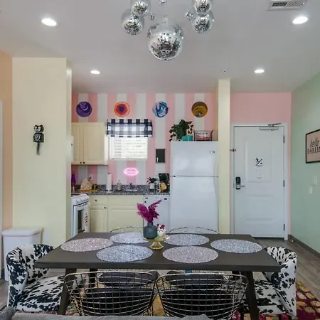 New 4 Bedroom Near Dt Walk To Restaurants *