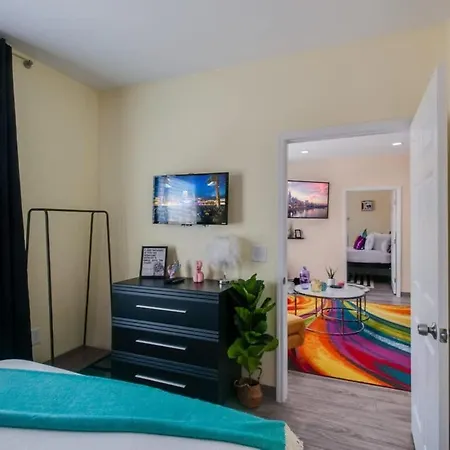 Apartment New 4 Bedroom Near Dt Walk To Restaurants *