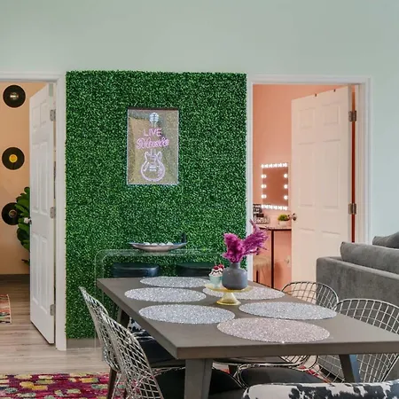 Apartment New 4 Bedroom Near Dt Walk To Restaurants Nashville