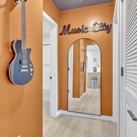 The Stage In Downtown W Pool/gym | Walk To Broadway * Nashville