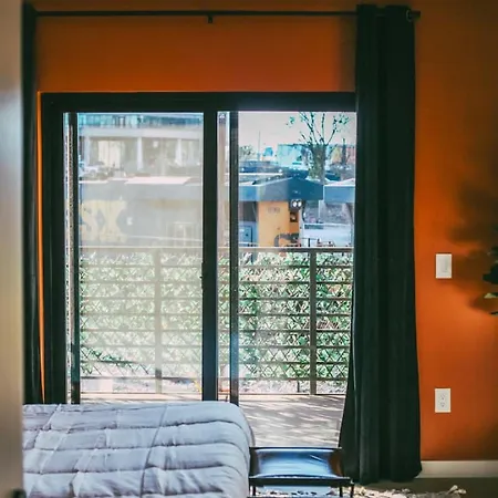 The Stage In Downtown W Pool/gym | Walk To Broadway