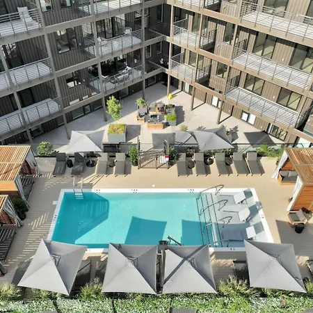 The Stage In Downtown W Pool/gym | Walk To Broadway Holiday home *