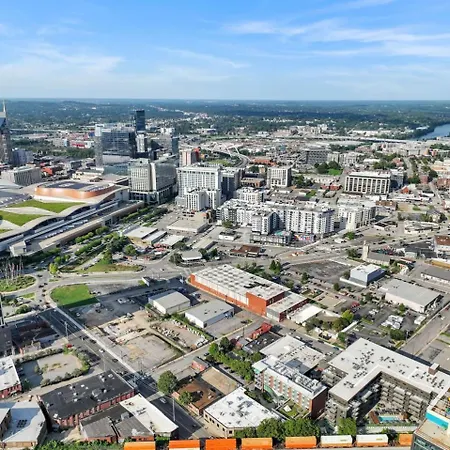 The Stage In Downtown W Pool/gym | Walk To Broadway * Nashville
