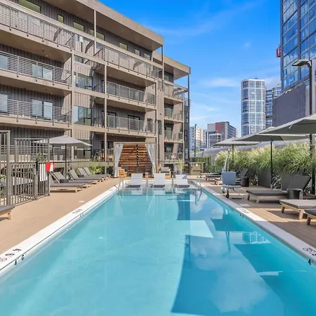 The Stage In Downtown W Pool/gym | Walk To Broadway Holiday home