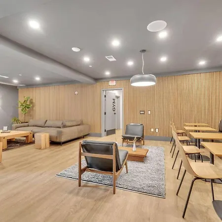 Holiday home The Stage In Downtown W Pool/gym | Walk To Broadway