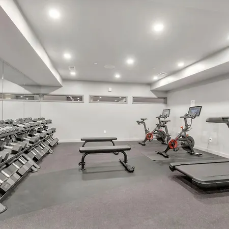 Holiday home The Stage In Downtown W Pool/gym | Walk To Broadway *