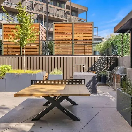 The Stage In Downtown W Pool/gym | Walk To Broadway Holiday home