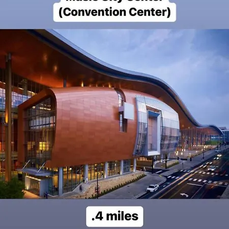 The Stage In Downtown W Pool/gym | Walk To Broadway