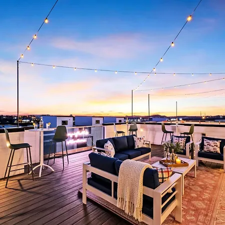 New Nash Eras - 15 Beds - Hot Tub On Rooftop Deck Holiday home