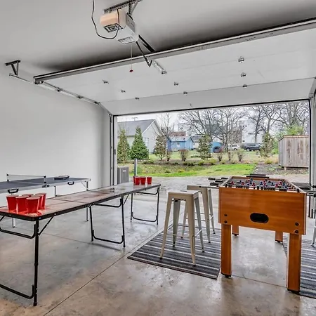 New Luxe 4br 12 Beds - Roofdeck Views - Chefs Kitchen *